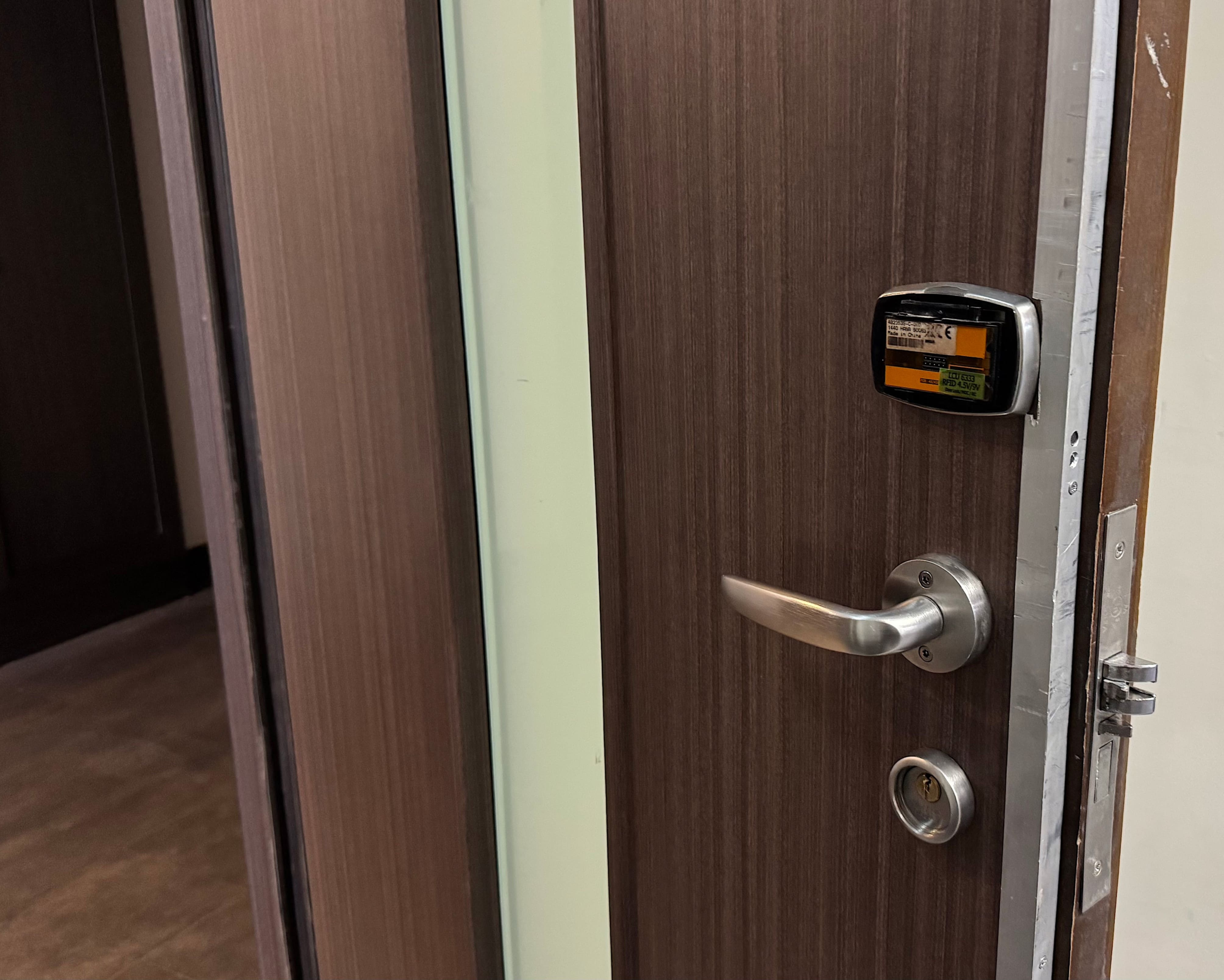 Обновление дверей в отеле Sheraton