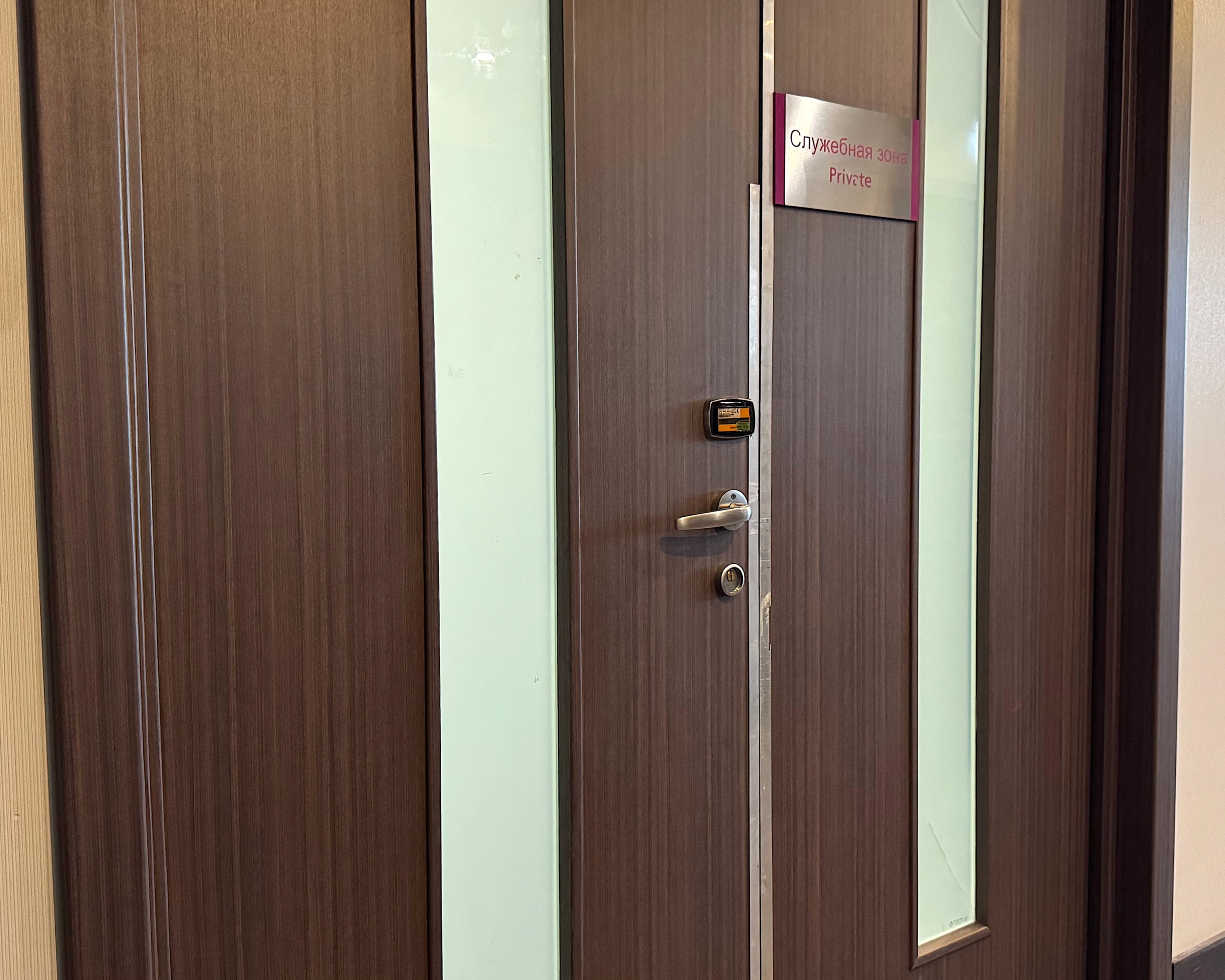 Обновление дверей в отеле Sheraton