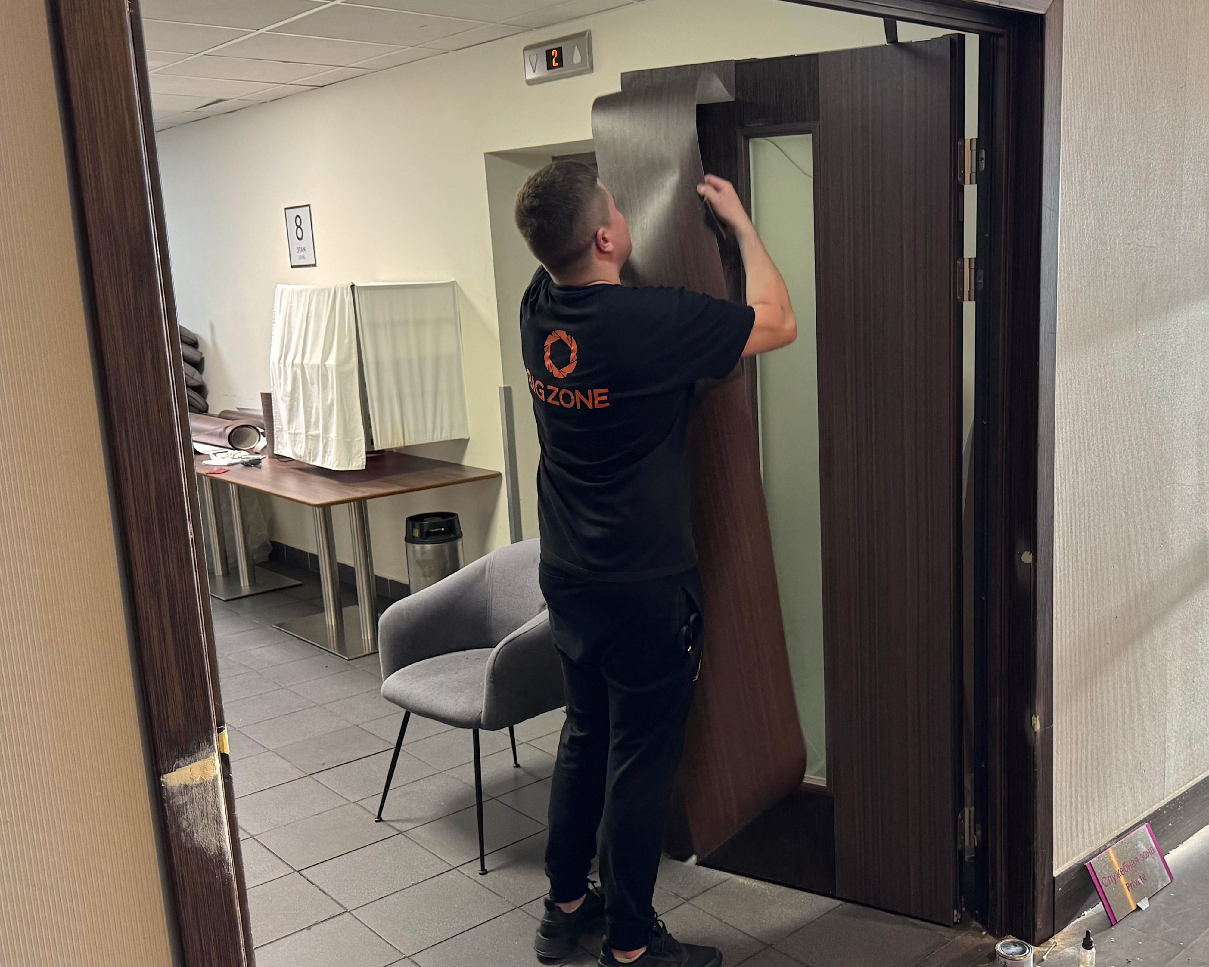 Обновление дверей в отеле Sheraton
