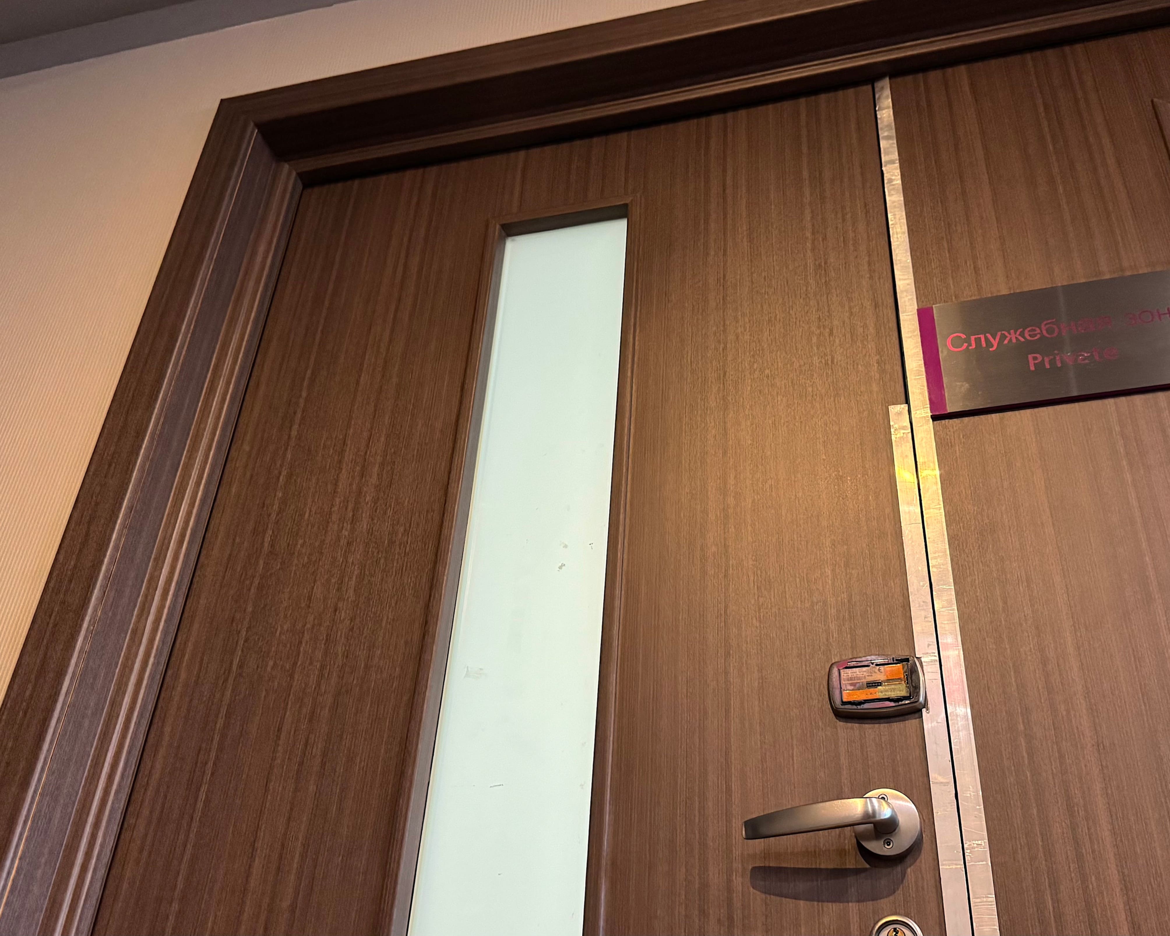 Обновление дверей в отеле Sheraton